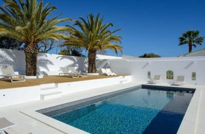 Beautiful Ibiza style 5 bedroom 5 bathroom villa in Ferragudo private pool AC