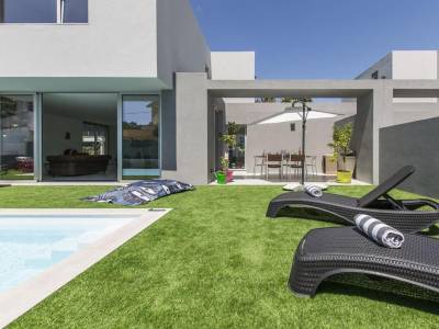 Villa Sena Lion - Splendid Contemporary 3 Bedroom Villa - Private Swimming Pool - Close to Beach