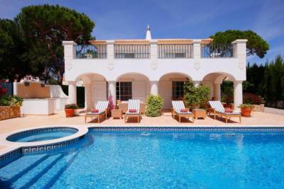 Villa in Vale do Garrao Sleeps 8 includes Swimming pool Air Con and WiFi 9