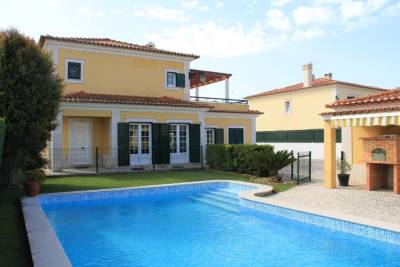 Spacious Villa in Azeitão (with private pool)