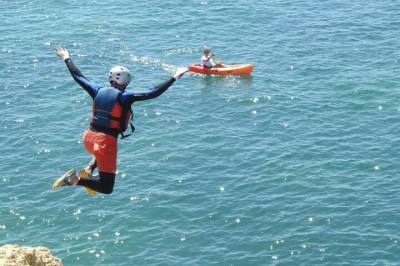 CLIFF JUMPING tour - Coasteering in Albufeira