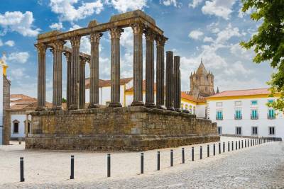 Private Walking Tour of Highlights Locations in Evora