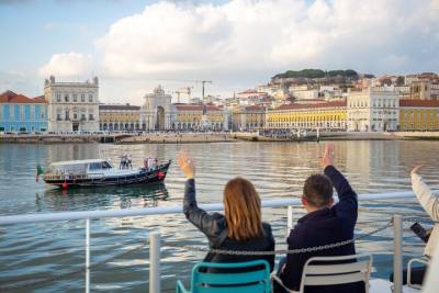 Sightseeing Cruise with Wine - Traditional Cacilheiro Boat