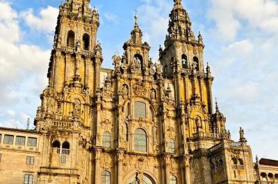 Full-Day Tour to Santiago de Compostela and Valença do Minho from Porto