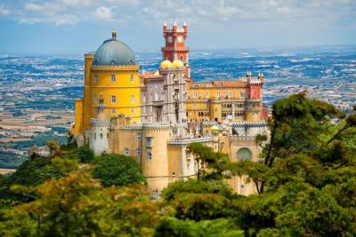 Shared Tour to Sintra from Lisbon Including Entrance to Pena Palace