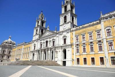 Private tour to baroque palaces & scenic Atlantic coastline from Sintra-Ericeira