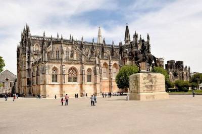 Private Tour to Batalha Monastery and Fátima Shrine by the countryside route