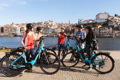 Porto: 3-Hour Old Town & Riverside Bike Tour - Guided Experience