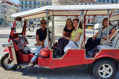 Private Guided Electric Tuk Tuk Tour of Historic Lisbon with 2.5 hours