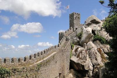Castle of the Moors Skip-the-Line with 4 Self-Guided Tours in Lisbon