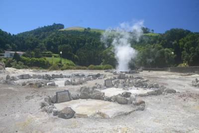 Private Tour Full-Day Furnas: Lake, Fumaroles and Thermal Pools