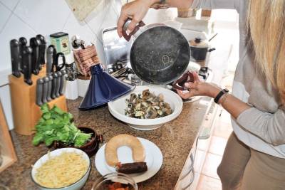 Private Portuguese Cooking Lesson and Meal with a Local Mom in her Lisbon Home