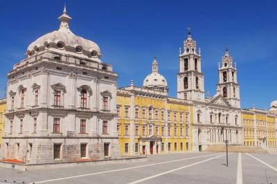 Ericeira and Mafra Full Day Private Tour from Lisbon