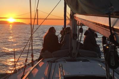 Lisbon Sunset Sensations Sailing Tour with white or rosé wine & snacks