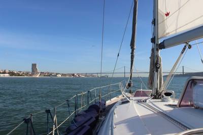 2.5-Hour Private Lisbon Sunset Tour by Sailboat