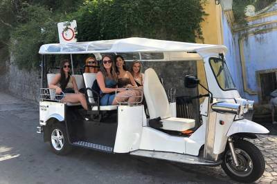 Discovery the best of Sintra and Cascais with a local tour in an electric Tuktuk