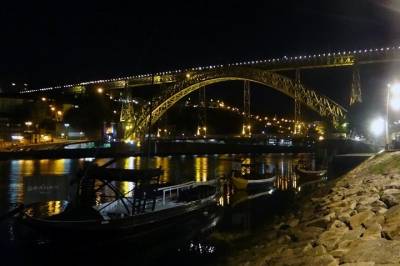 Porto by Night Private Tour: Fado Show with Dinner