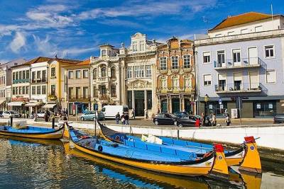 Transfer with sightseeing tour, Lisbon / Porto / Porto / Lisbon with several stops