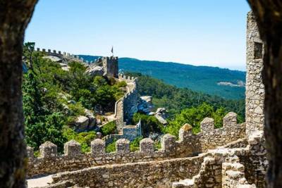 Moorish Castle and Hells Mouth Half Day Private Tour from Lisbon