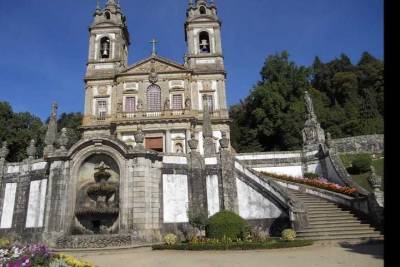 Braga and Guimarães full-day private tour from Porto
