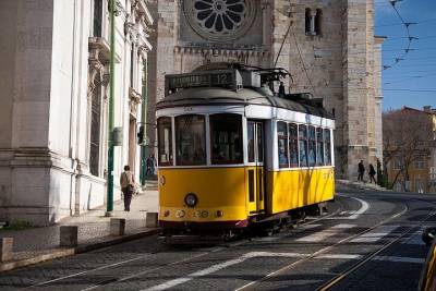 Lisbon 3 or more days: 4* HOTEL + 2 Fun Tours + Private Transfers in/out