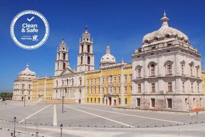 Mafra and its Palace - Óbidos - Nazaré Private tour from Lisbon