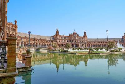 Private Transfer from Lisbon to Seville with 2 Sightseeing Stops, Local Driver