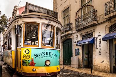 Private Highlights Photography Tour in Lisbon