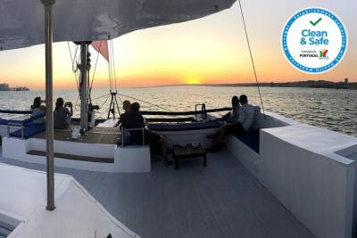 Lisbon Sunset Catamaran Cruise on The Tagus River