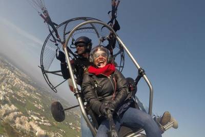 Flight experience over the beach in paragliding / paratrike in the Algarve.