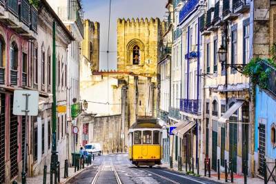 From Lisbon: Évora Private Tour with Lunch and Wine tasting FD