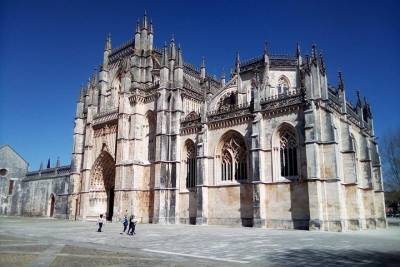 Private Tour from Lisbon to Historical Houses w/ Lunch & Wine Tour and tasting