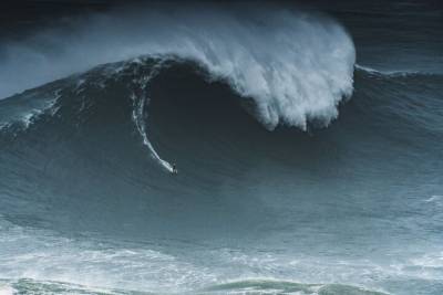 Waves of Nazaré and Historic Óbidos Private Tour from Lisbon