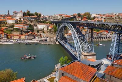 Private transfer from Lisbon Hotel to Oporto with stop in Fatima