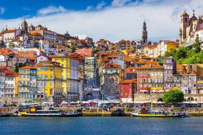 Private 8-hour tour to Coimbra and Aveiro from Porto Hotel with guide and driver