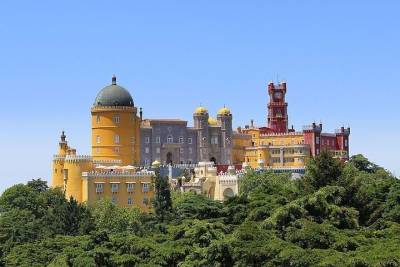 Sintra in French (semi-private, 7p): Pena Palace, Sintra, Roca, Cascais, Estoril
