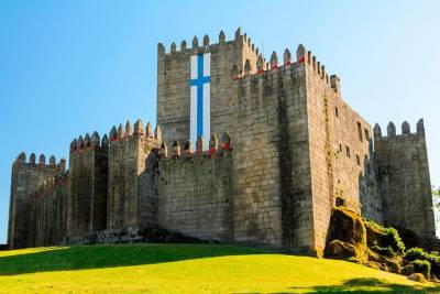 Braga & Guimarães Tour - Historical Castle, Palace, Cathedral and Lunch included