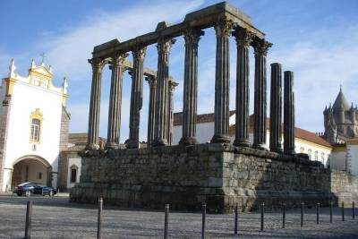 Small group Day Trip to Evora and Monsaraz from Lisbon with wine tasting