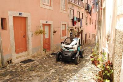 Electric Car Tour of Lisbon Old Town and Belém with GPS Audio Guide