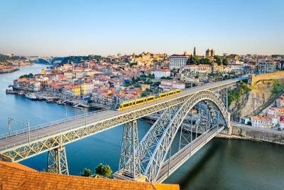 Full Day Private Transfer - From Lisbon to Porto Tour