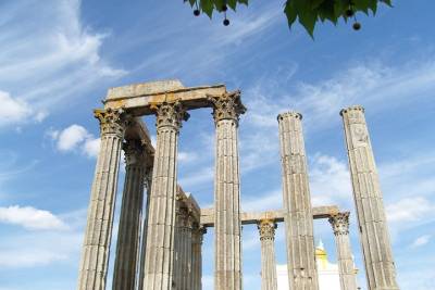 Trip for groups of 4 to 16 people to Evora from Lisbon