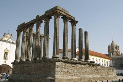 Full Day Private Tour in Évora and Monsaraz