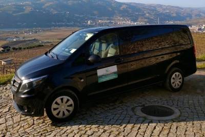 Private Transfer to Porto Airport with Return