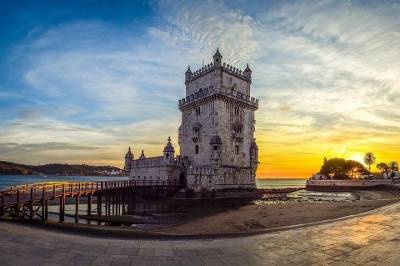 Professional Guides Walking Tours-Lisbon Day&Night (1-2pers)