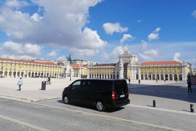 Lisbon to Sintra Small-Group Tour with Pena Palace and Convent of the Capuchos