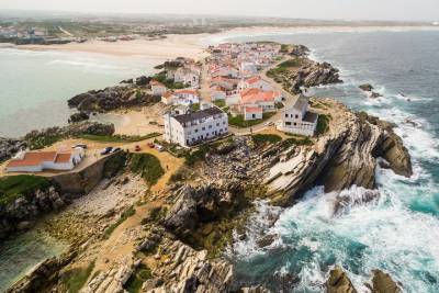 Discover unknown places in Portugal (Santarém - Rio Maior - Peniche)