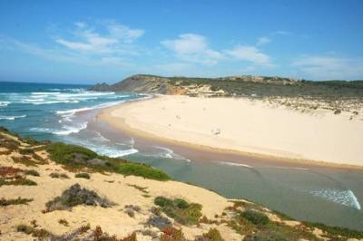 Full-Day Algarve Private Tour by Convertible Cabrio from Portimão