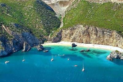 Explore Wild Beaches & Caves Kayaking, Armação de Pêra , Algarve , Portugal