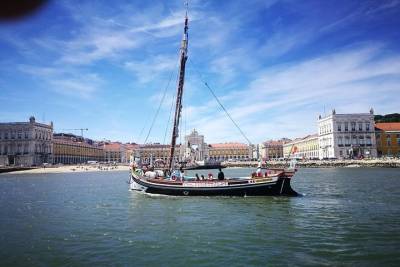 Lisbon Traditional Boats - Guided Sightseeing Cruise