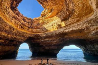 SUP promenade in the caves of Benagil